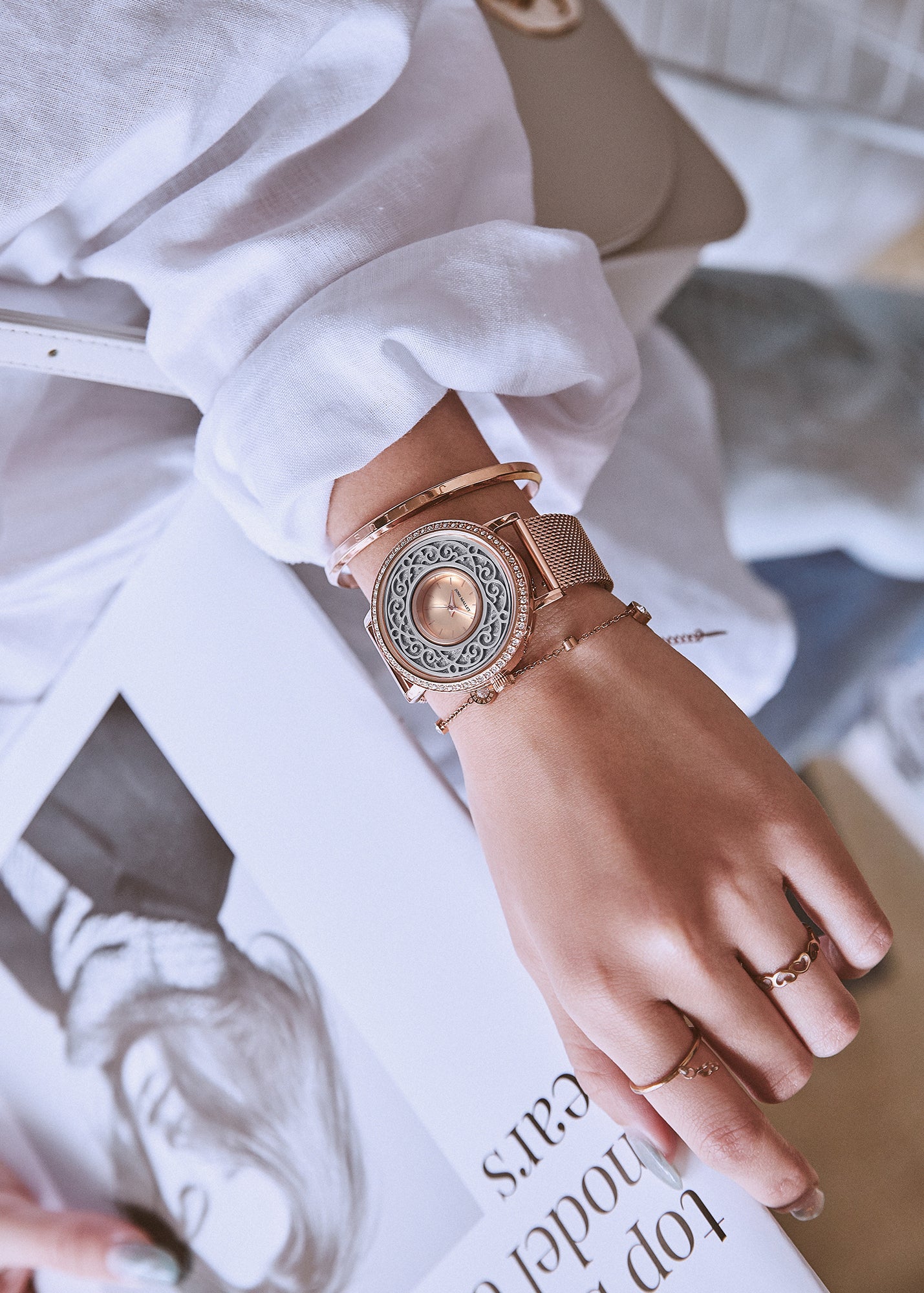 Locket wrist outlet watch